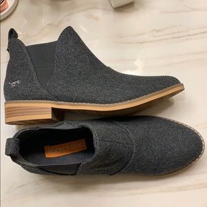 NWOT Rocket Dog Booties